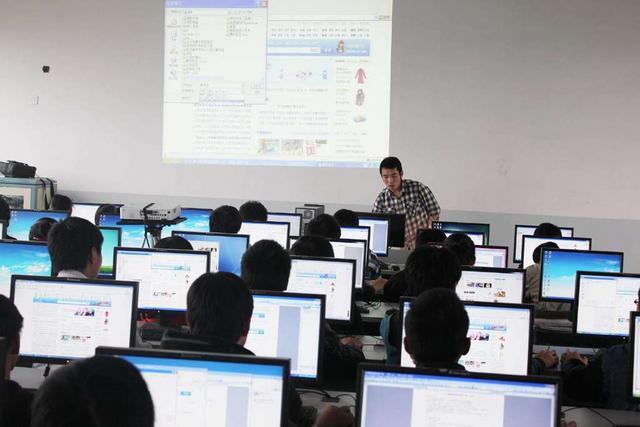 大專畢業“高薪”專業盤點 計算機技術培訓助力就業